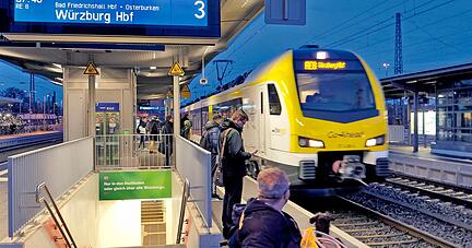 Regionalbahn am Heilbronner Hauptbahnhof: Mit dem neuen Fahrplan gibt es abends und am Wochenende mehr Verbindungen auf der Frankenbahn.
Foto: Archiv