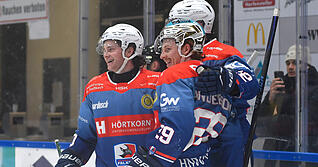 Endlich wieder lachende Gesichter bei den Falken-Spielern nach dem Kantersieg gegen die Bayreuth Tigers.