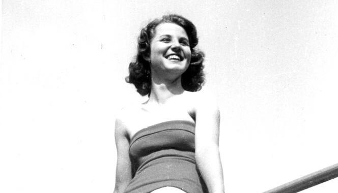 Die Darsteller werden im Film historische Badekleidung tragen - so wie diese junge Frau 1948 in Heilbronn. Foto: Hermann Eisenmenger