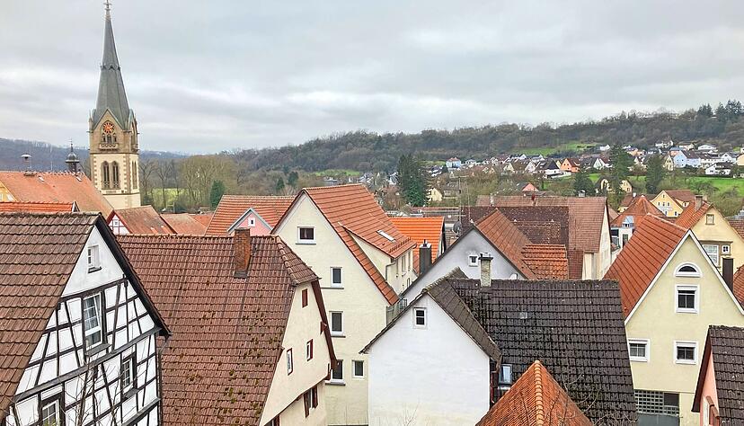 In der Altstadt von Möckmühl ist die Verlegung eines Wärmenetzes eine besondere Herausforderungen. Viele Hausbesitzer stehen vor der Frage, ob sie ihre Gebäude sanieren müssen. In der Altstadt von Möckmühl ist die Verlegung eines Wärmenetzes eine besondere Herausforderungen. Viele Hausbesitzer stehen vor der Frage, ob sie ihre Gebäude sanieren müssen.