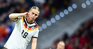 Fehlt wegen einer Muskelverletzung: Bayern-St&uuml;rmerin Klara B&uuml;hl. (Archivbild)