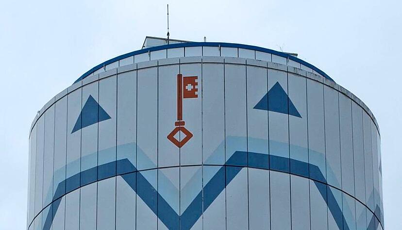 Druckleitungen führen das Wasser zu den beiden Hochbehältern. Druckleitungen führen das Wasser zu den beiden Hochbehältern.