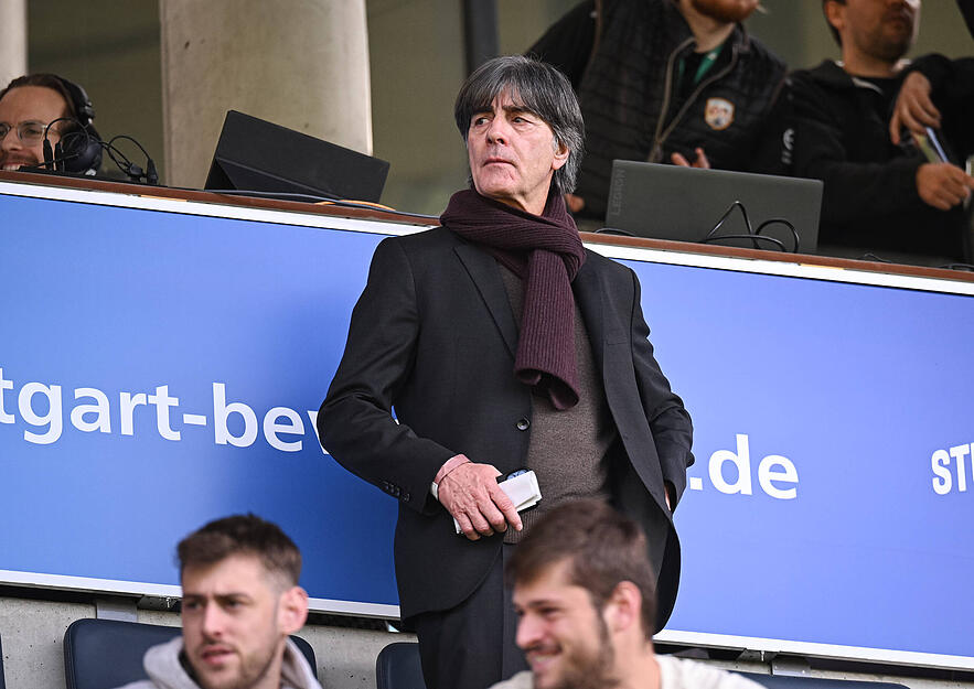 Auf der Tribüne waren viele Promis, darunter auch Ex-Bundestrainer Joachim Löw.