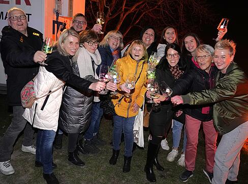 Viel Freude und Spaß haben die Besucher beim Rebenglühen in Bretzfeld. Viel Freude und Spaß haben die Besucher beim Rebenglühen in Bretzfeld.