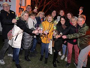 Viel Freude und Spa&szlig; haben die Besucher beim Rebengl&uuml;hen in Bretzfeld.