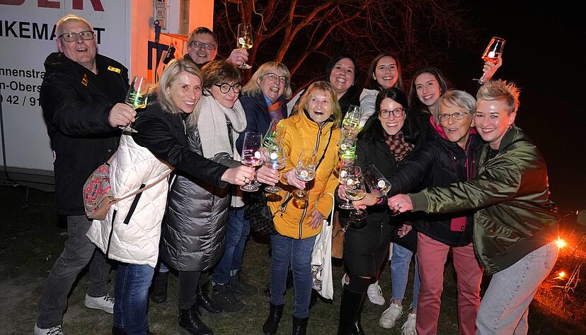 Viel Freude und Spa&szlig; haben die Besucher beim Rebengl&uuml;hen in Bretzfeld.