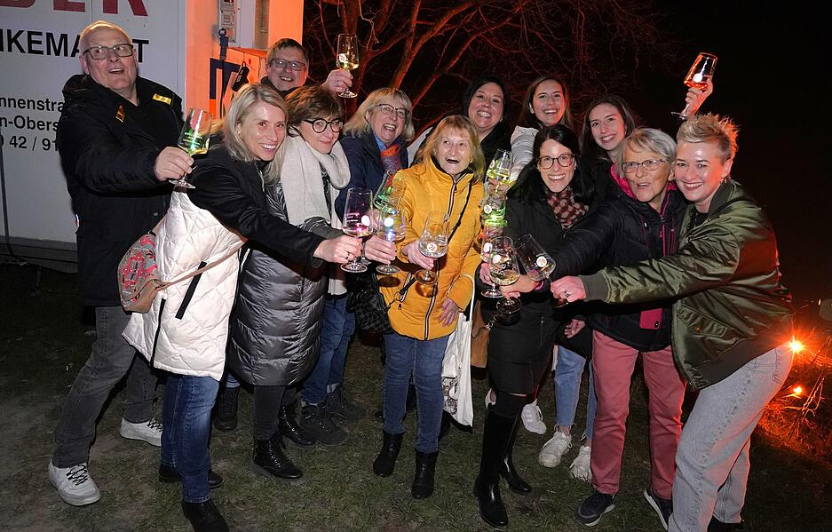 Viel Freude und Spa&szlig; haben die Besucher beim Rebengl&uuml;hen in Bretzfeld.