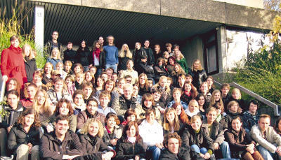 Das Büffeln hat sich gelohnt: Zahlreiche Preise und Auszeichnungen nahmen die Abiturienten des Hohenlohe-Gymnasiums Öhringen während des Abiballs in Empfang.Foto: privat Das Büffeln hat sich gelohnt: Zahlreiche Preise und Auszeichnungen nahmen die Abiturienten des Hohenlohe-Gymnasiums Öhringen während des Abiballs in Empfang.Foto: privat