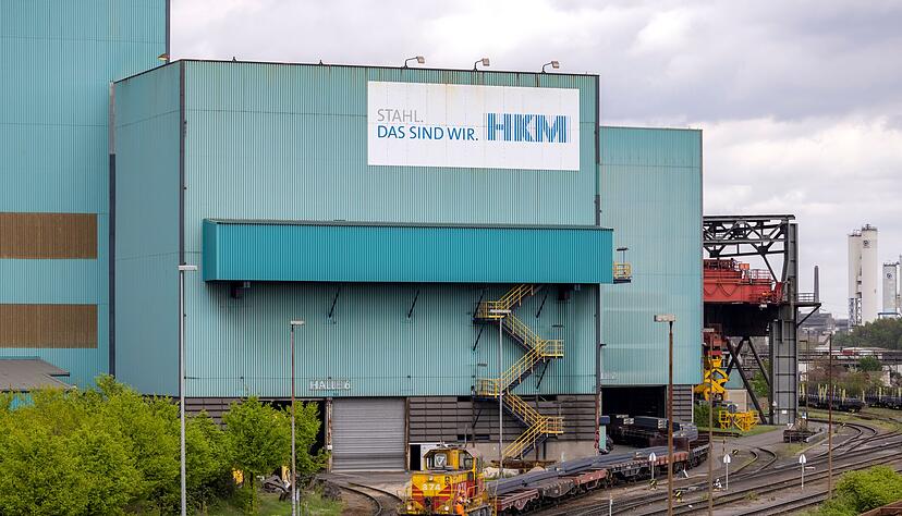 Deutschlands größter Stahlerzeuger Thyssenkrupp Steel steht vor einem Umbau. Betroffen sein könnte auch der Duisburger Stahlhersteller HKM.