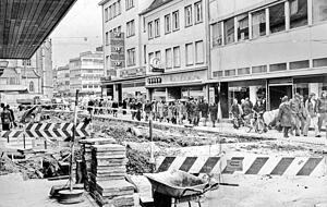 Das von Eva Albrechts Vater Helmut Beilharz 1949 erbaute Gesch&auml;ftshaus war eines der ersten in der Fleiner Stra&szlig;e. Seit 1974  ist dort Fu&szlig;g&auml;ngerzone.Foto: Archiv