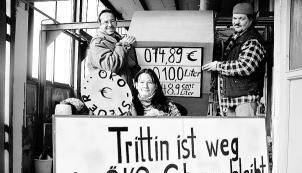 In wenigen Tagen muss der Narrenwagen einsatzbereit sein In wenigen Tagen muss der Narrenwagen einsatzbereit sein