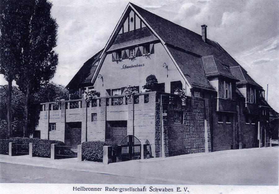 Ansicht des Schwabenhauses im Jahr 1920. Die Rosenbergbrücke, heute rechts daneben, wurde 1939 eingeweiht. Ansicht des Schwabenhauses im Jahr 1920. Die Rosenbergbrücke, heute rechts daneben, wurde 1939 eingeweiht.