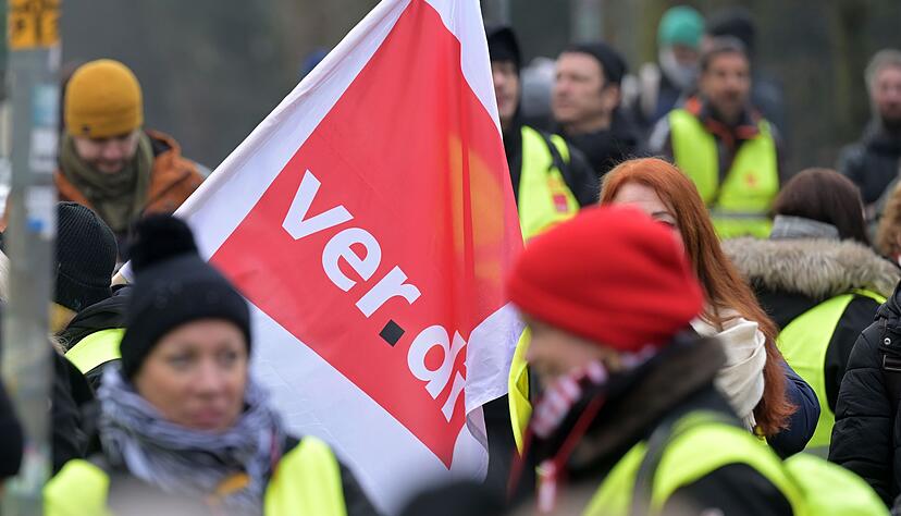 Von den Verhandlungen sind insgesamt rund 2,2 Millionen Besch&auml;ftigte betroffen.