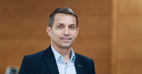 Rothweiler ist studierter Betriebswirt.