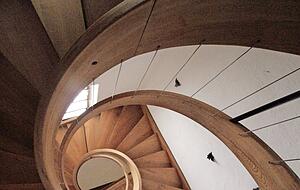 Papier-Flederm&auml;use stehen f&uuml;r die echten im Turm der Jakobuskirche.