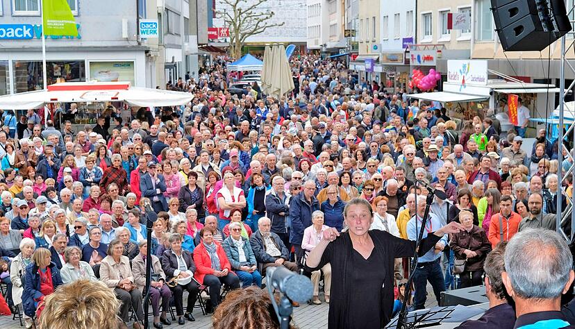 Verkaufsoffene Sonntage waren in Vor-Corona-Zeiten Publikumsmagnete. Im Jahr 2019 zog das Motto "Magie der Stimmen" viele Menschen in die Heilbronner Innenstadt.
Foto: Archiv/Mugler Verkaufsoffene Sonntage waren in Vor-Corona-Zeiten Publikumsmagnete. Im Jahr 2019 zog das Motto "Magie der Stimmen" viele Menschen in die Heilbronner Innenstadt.
Foto: Archiv/Mugler
