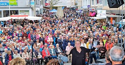 Verkaufsoffene Sonntage waren in Vor-Corona-Zeiten Publikumsmagnete. Im Jahr 2019 zog das Motto "Magie der Stimmen" viele Menschen in die Heilbronner Innenstadt.
Foto: Archiv/Mugler
