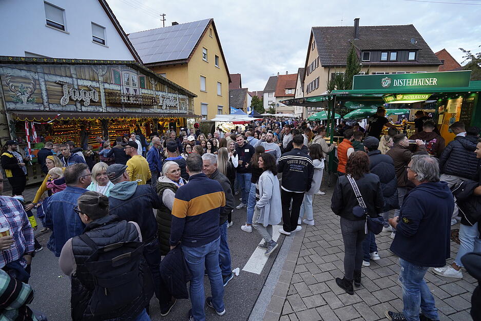 Dichtes Gedränge am Samstagabend auf dem Brettacher Markt.
