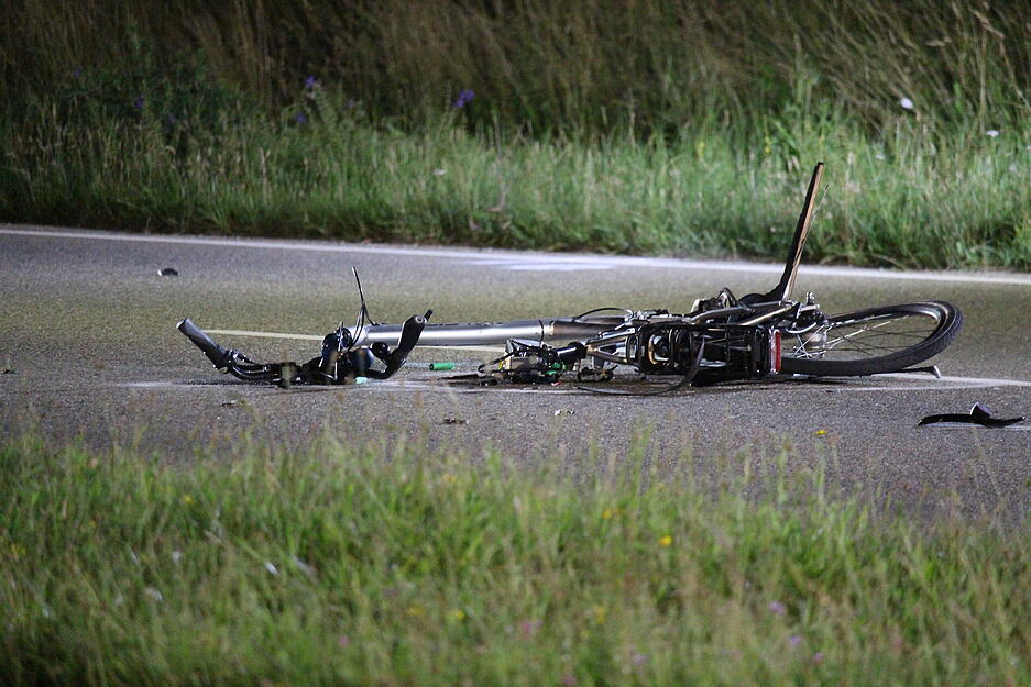 Die Fahrerin übersah den 76-Jährigen möglicherweise aufgrund schlechter Beleuchtung am Fahrrad. Die Fahrerin übersah den 76-Jährigen möglicherweise aufgrund schlechter Beleuchtung am Fahrrad.