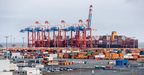 Trotz zahlreicher Probleme bleibt die deutsche Exportwirtschaft optimistisch. Trotz zahlreicher Probleme bleibt die deutsche Exportwirtschaft optimistisch.