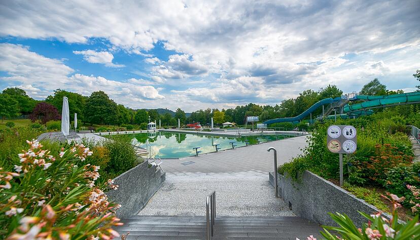 Das Mineralfreibad Bottwartal in Oberstenfeld ist von Heilbronn aus gut erreichbar und bleibt auch nach den Sommerferien geöffnet. Das Mineralfreibad Bottwartal in Oberstenfeld ist von Heilbronn aus gut erreichbar und bleibt auch nach den Sommerferien geöffnet.