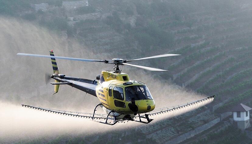 So sieht es aus: Vom Helikopter wurde das Biozid gegen den Eichenprozessspinner versprüht.