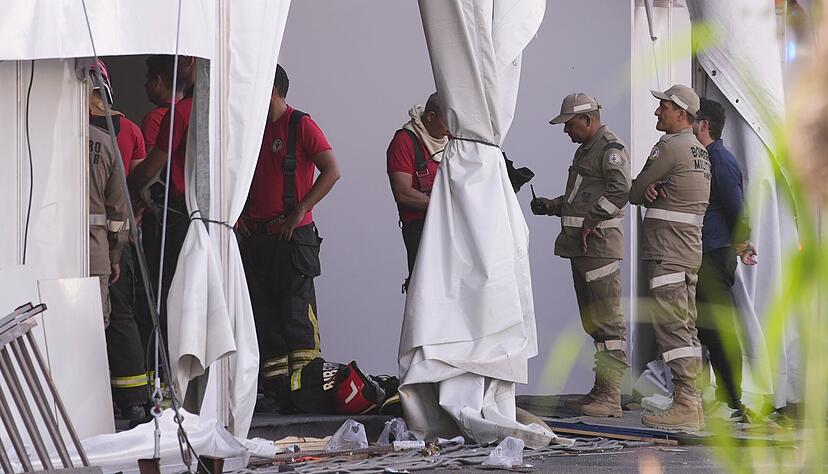 Feuerwehrleute und Rettungskräfte arbeiten nach einem Brand auf dem Gelände der Weltklimakonferenz COP30. Feuerwehrleute und Rettungskräfte arbeiten nach einem Brand auf dem Gelände der Weltklimakonferenz COP30.