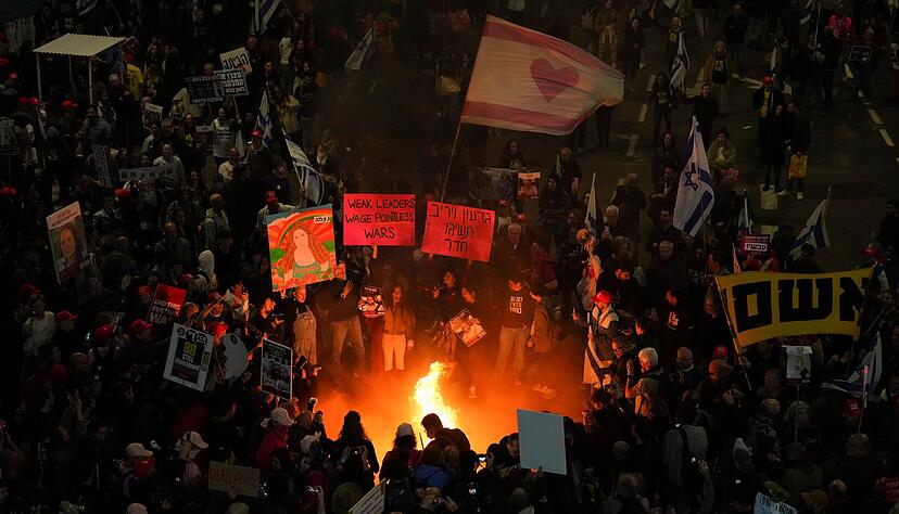 Tausende haben in Israel f&uuml;r einen Geisel-Deal demonstriert.