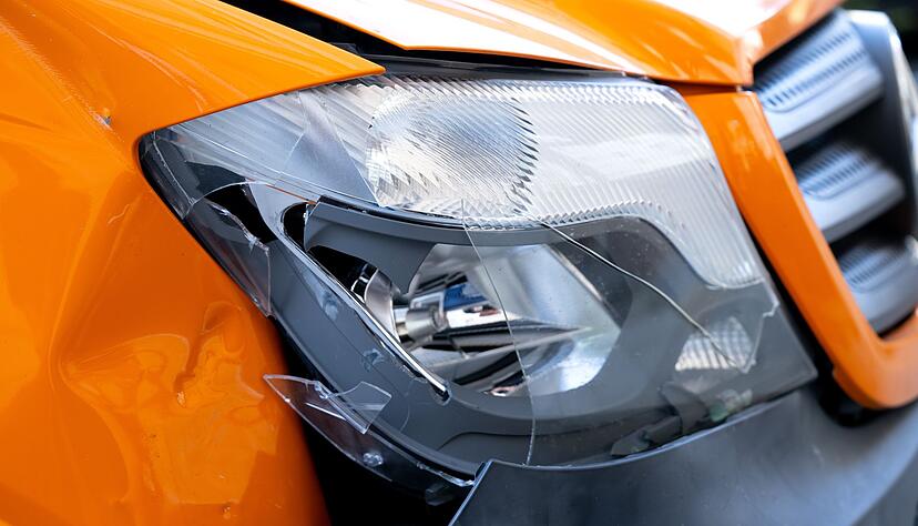 Kein Schadenersatz bei Absprache: Wer mit einem gestellten Unfall Geld kassieren will, geht leer aus.