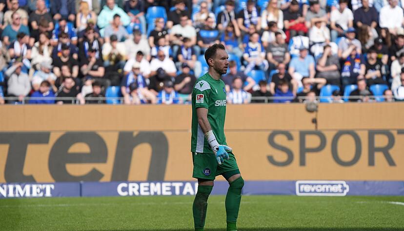 Bitteres Debüt: Robin Himmelmann musste schon in Hälfte eins drei Gegentore hinnehmen. Bitteres Debüt: Robin Himmelmann musste schon in Hälfte eins drei Gegentore hinnehmen.