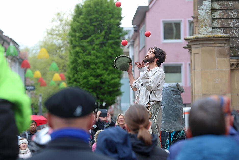 Stra&szlig;enkunst-Festival zieht Massen in Heilbronner Innenstadt