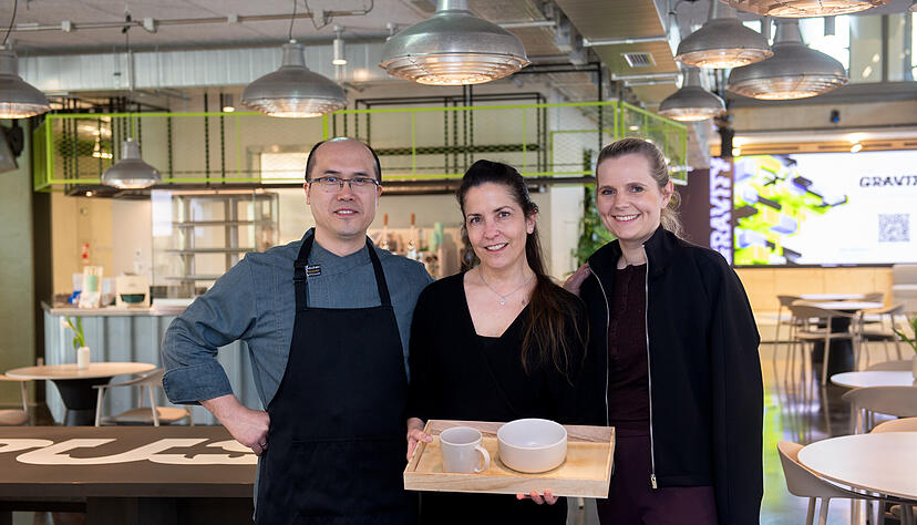 Heaven's Kitchen mit Chefkoch Luc Lin, Inhaberin Tanja Goldstein und der Restaurantleiterin Jana Hesse (von links) &ouml;ffnet nun endlich am Bildungscampus.