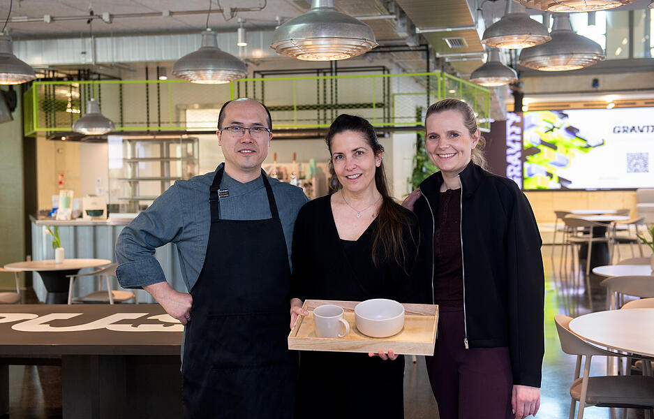 Heaven's Kitchen mit Chefkoch Luc Lin, Inhaberin Tanja Goldstein und der Restaurantleiterin Jana Hesse (von links) &ouml;ffnet nun endlich am Bildungscampus.