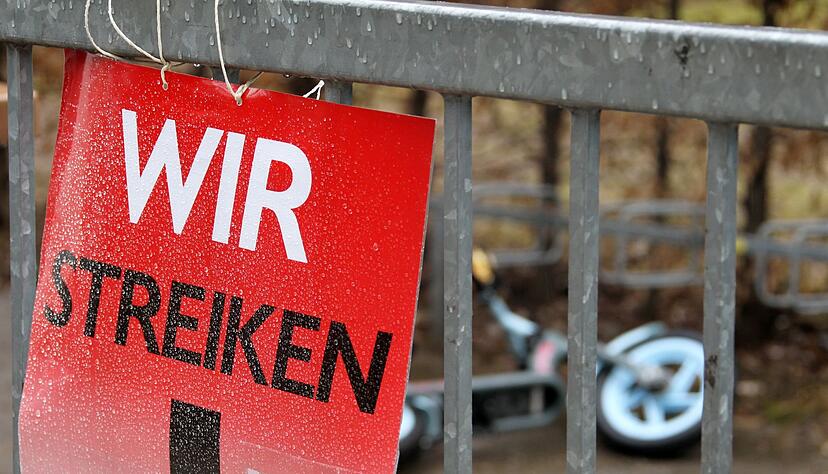 Weil Verdi die Erzieher zu Warnstreiks aufgerufen hat, können viele Kitas nur einen Notbetrieb anbieten. Weil Verdi die Erzieher zu Warnstreiks aufgerufen hat, können viele Kitas nur einen Notbetrieb anbieten.