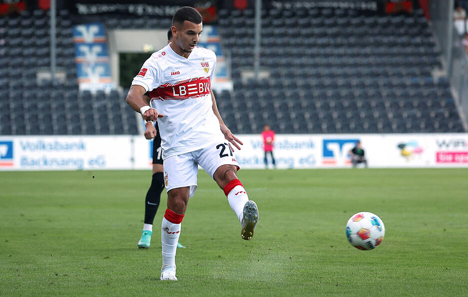 Badredine Bouanani spielt als Neuzugang zum ersten Mal für den VfB Stuttgart im Testspiel gegen Großaspach.