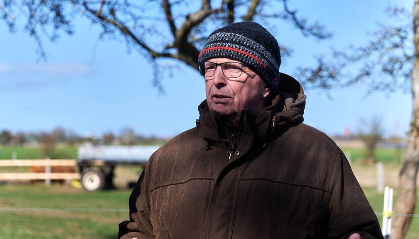 Mecklenburg-Vorpommerns Umweltminister Till Backhaus (SPD) l&auml;sst pr&uuml;fen, ob der gestrandete Wal eventuell mit einem Katamaran in tieferes Gew&auml;sser gebracht werden k&ouml;nnte.