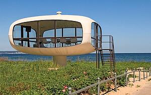 Unter Denkmalschutz: Der Rettungsturm von Ulrich M&uuml;ther in Binz auf R&uuml;gen.