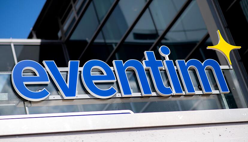 Das Eventim-Logo h&auml;ngt an einem Ticketschalter an der Bremer &Ouml;VB-Arena. (Archivbild)