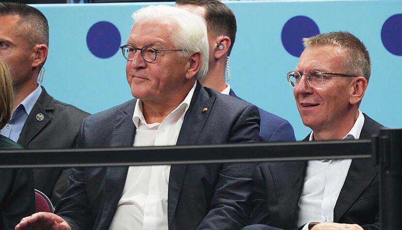 Bundespräsident Frank-Walter Steinmeier verfolgte das Finale in der Arena von Riga. Bundespräsident Frank-Walter Steinmeier verfolgte das Finale in der Arena von Riga.
