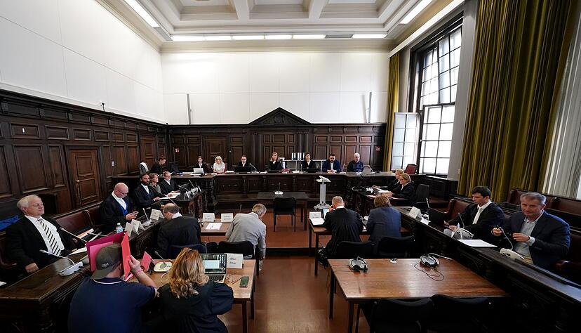 Christina Block und ihr Ex-Mann Stephan Hensel sitzen sich im Gerichtssaal gegen&uuml;ber. (Archivbild)