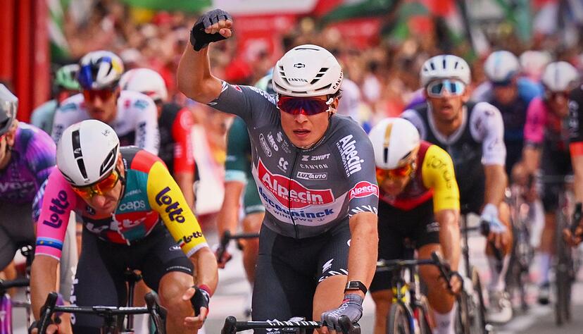 Jasper Philipsen hat die 8. Etappe der Vuelta gewonnen. Jasper Philipsen hat die 8. Etappe der Vuelta gewonnen.