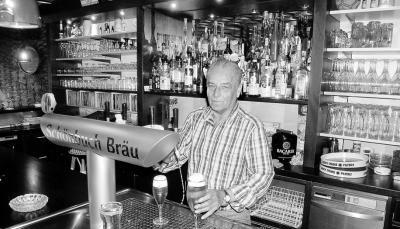 W&uuml;rde nach der Erfahrung von 34 Jahren im &bdquo;Zum Hannes&ldquo; heute keine Kneipe mehr in der Paulinenstra&szlig;e er&ouml;ffnen: Wirt Hans Erath.