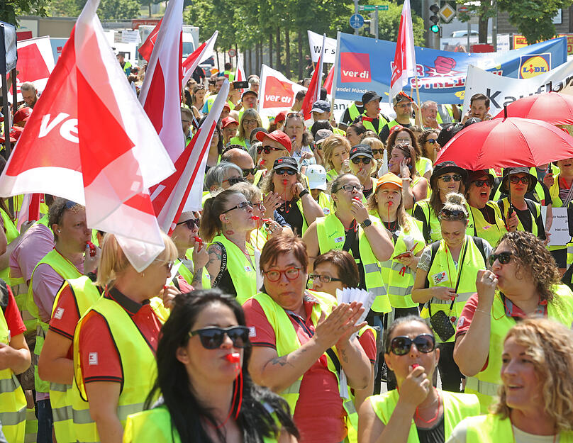 Verdi-Streik vor Kaufland-Zentrale in Neckarsulm