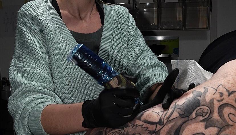 Ana Camerzan vom &bdquo;Mad Ink Studio&ldquo; kam nicht &uuml;ber das Fan-Dasein zum Anime, sondern &uuml;ber die Technik.