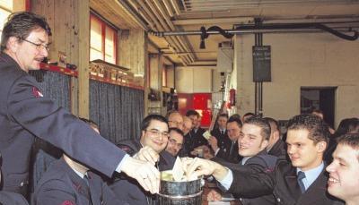 153 wahlberechtigte Feuerwehr-Kameraden gaben in der Wache ihre Stimmen f&uuml;r den neuen Kommandanten und seinen Stellvertreter ab. Das Ergebnis war eindeutig.