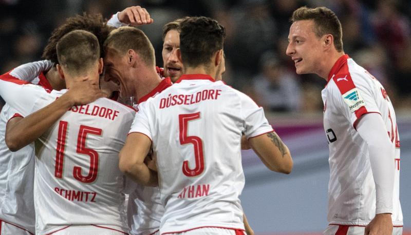 Die D&uuml;sseldorfer feiern das 2:0 gegen Borussia M&ouml;nchengladbach. Foto: Federico Gambarini