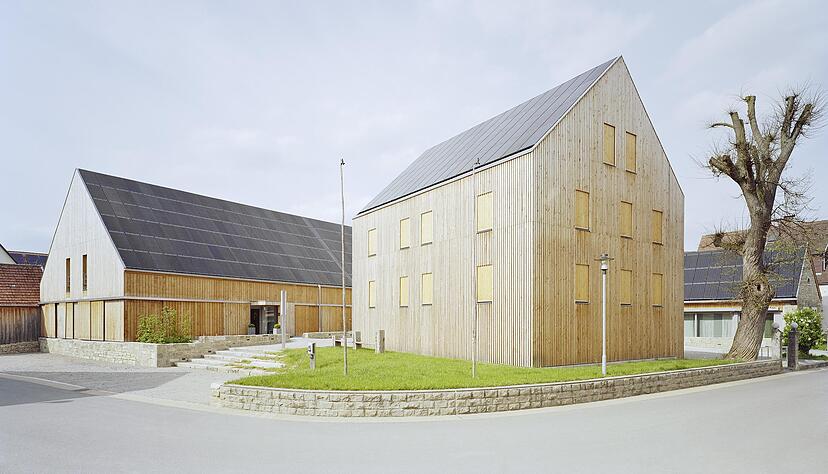 Einen Hugo-Häring-Landespreis gibt es für die vorbildliche dörfliche Revitalisierung: Die umgebaute Hofanlage steht in Weikersheim-Schäftersheim, am äußersten Zipfel des Gebietes der BDA-Kreisgruppe Franken.
Foto: Brigida Gonzáles