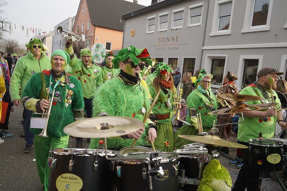Dank der vielen Guggenmusiker im Zug war die Stimmung im ganzen Stadteil riesig. Dank der vielen Guggenmusiker im Zug war die Stimmung im ganzen Stadteil riesig.