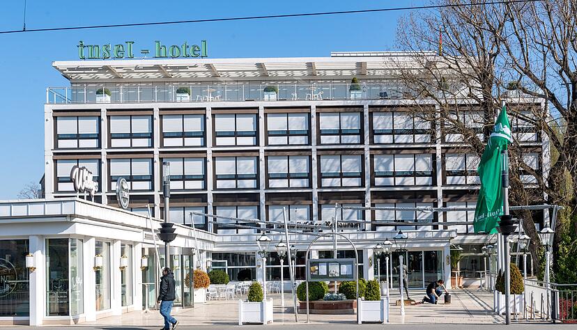 Die Rollläden der Zimmer sind heruntergelassen − seit Anfang März ruht der gesamte Betrieb im Insel Hotel in Heilbronn. Viele andere Häuser erleben derzeit das selbe Schicksal. Foto: Mario Berger Die Rollläden der Zimmer sind heruntergelassen − seit Anfang März ruht der gesamte Betrieb im Insel Hotel in Heilbronn. Viele andere Häuser erleben derzeit das selbe Schicksal. Foto: Mario Berger