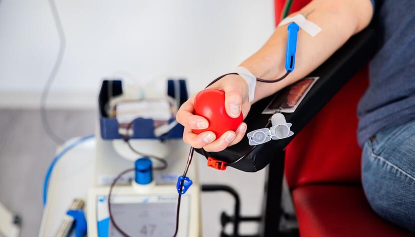 Auch junge Menschen sind angehalten, regelmäßig Vollblut oder Blutplasma zu spenden, um Engpässe in der Versorgung von Patienten zu vermeiden. Auch junge Menschen sind angehalten, regelmäßig Vollblut oder Blutplasma zu spenden, um Engpässe in der Versorgung von Patienten zu vermeiden.
